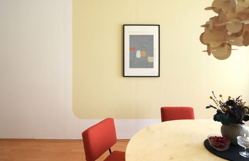 Halle Apartment | Vonbehling Boutique Apartment mit 65" TV und Designermöbeln