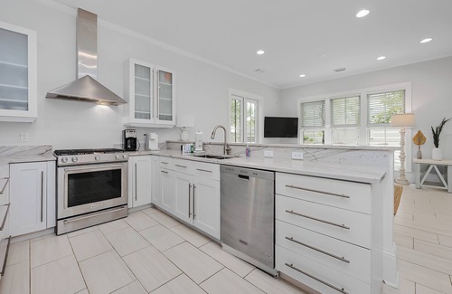 Watercolor House | Voted Best of Watercolor! Pet Friendly! 🐶 Golf Cart & Bikes Included