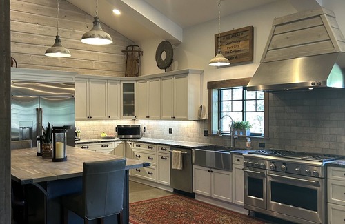 Cle Elum House | Voted Coolest Place to Stay. Polar Plunge, Warm by the fire, Karaoke all Night
