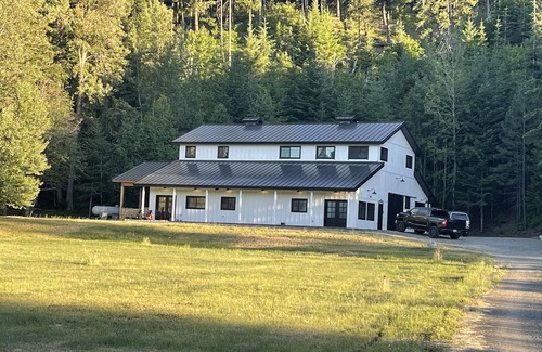 Cle Elum House | Voted Coolest Place to Stay. Polar Plunge, Warm by the fire, Karaoke all Night