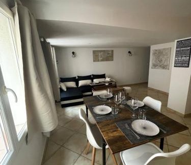 Riez Apartment | Vous viendrez vivre ici , 3 pièces châtaignier garage à moto