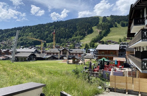 Les Gets Apartment | Vraiment ski au pieds á 150m du ESF et center, agréable app avec terrasse