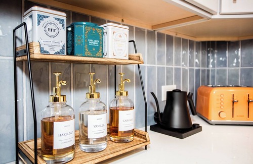 Albany Park House | Vrbo Luxe: Hot Tub, Theater, Game Room, Fire Pit, Bar, Patio, Garage - Sleeps 14