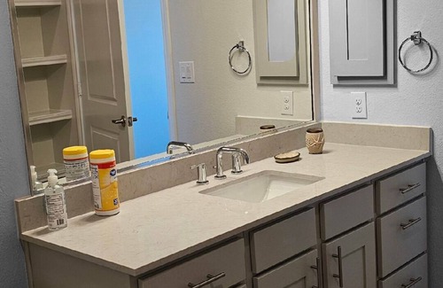 Cross Roads Apartment | Vrbo Oasis Lakeside Apt near Frisco, Texas 2bd-2ba Sleep 6