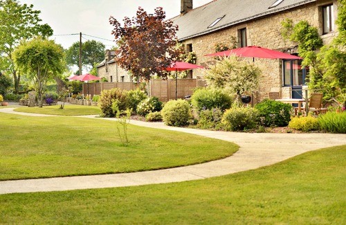 La Vraie-Croix House | Vrbo Property