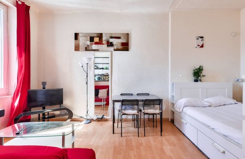 4th Arrondissement Apartment | Vrbo Property