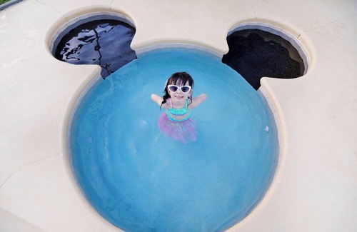 West Kissimmee Villa | VRBO STAYED! 6 Bedrms, Free Wifi, 2.5 Miles to Disney! Theater, Mickey Pool!