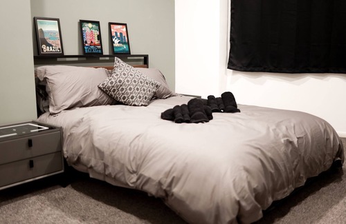Upton House | Vrbo won’t remove this listing. Do not book.