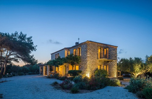 Vromonerion Villa | Vrysomylos - Unique Villa on the beach front