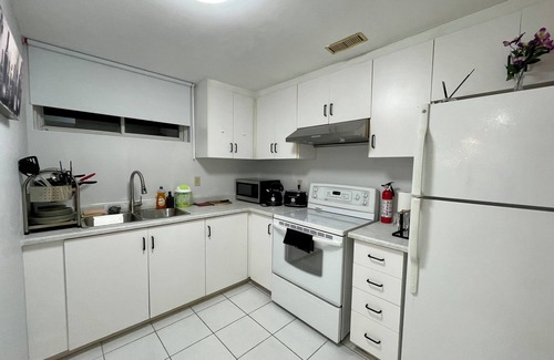 Willowdale House | VS-NorthYork Center-Workare-More Restaurant-Free Parking-Tranquil Retreat Suite