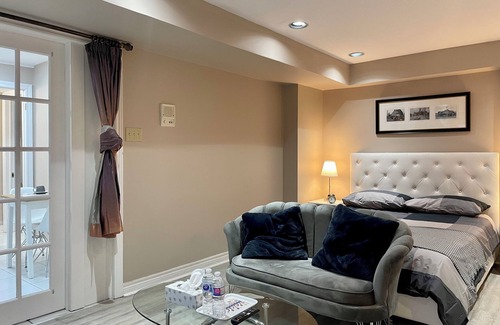 Willowdale House | VS-NorthYork Center-Workare-More Restaurant-Free Parking-Tranquil Retreat Suite
