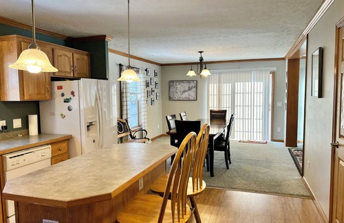 Pittsfield House | VT Cabin, close to Killington Mountain and lakes.