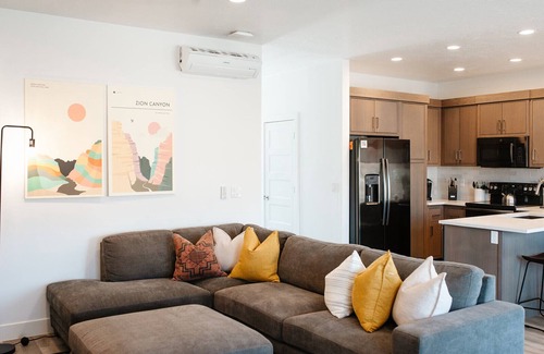St. George Condo | VUE #18, Zen Trail Retreat, 5 Bedroom luxury Condo, sleeps 18