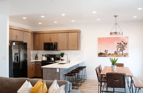 St. George Condo | VUE #18, Zen Trail Retreat, 5 Bedroom luxury Condo, sleeps 18
