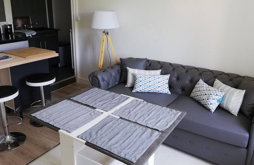 Excideuil Apartment | Vue du Château d'Excideuil Studio Appartement