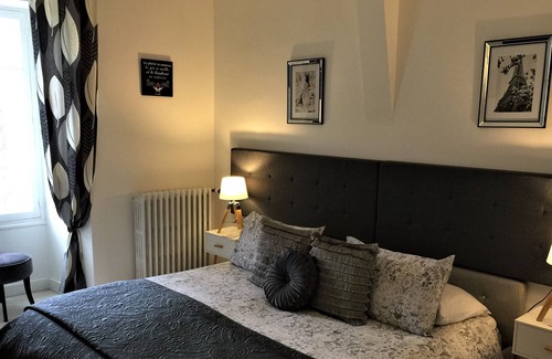 Excideuil Apartment | Vue du Château d'Excideuil Studio Appartement