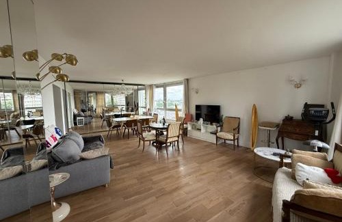 Puteaux Apartment | Vue, espace & confort Appartement 1 chambre avec terrasse & parking, à 10 minutes de Paris en métro