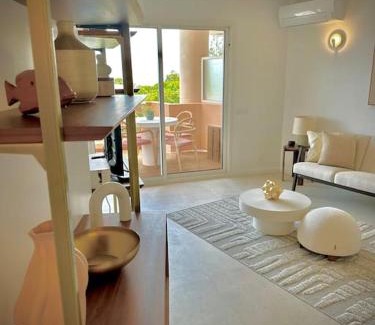 Theoule-Superieur Apartment | Vue mer - Refait à neuf - Clim - Parking - 4 personnes