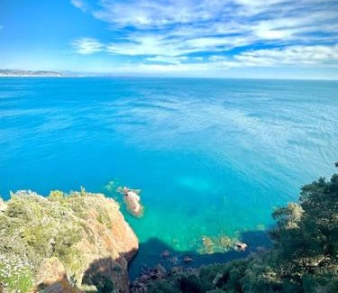 Theoule-Superieur Apartment | Vue mer - Refait à neuf - Clim - Parking - 4 personnes