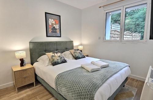 Gerde Apartment | Vue Rivière, Élégant T2, Neuf, Terrasse, RDC