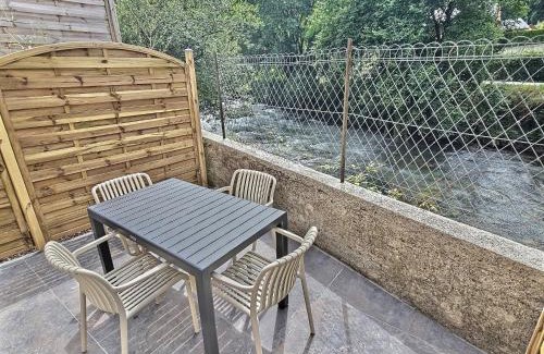 Gerde Apartment | Vue Rivière, Élégant T2, Neuf, Terrasse, RDC