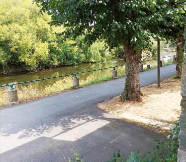 Malestroit Apartment | vue sur canal malestroit studio