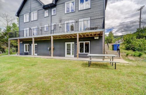 L'Anse-Saint-Jean Ski Chalet | Vue sur la montagne