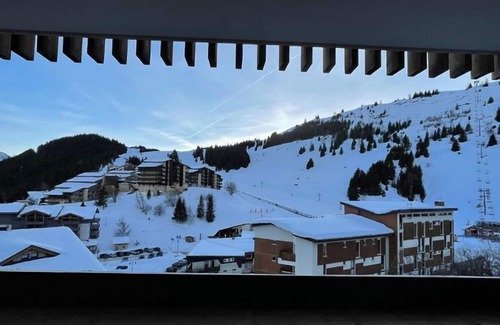 Auris Condo | Vue sur la Montage ! Apt avec Terrasse +Piscine
