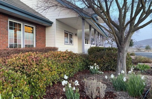 Templeton House | Vukelich Vineyards - Amazing Views with Hot Tub, Minutes Away From Downtown