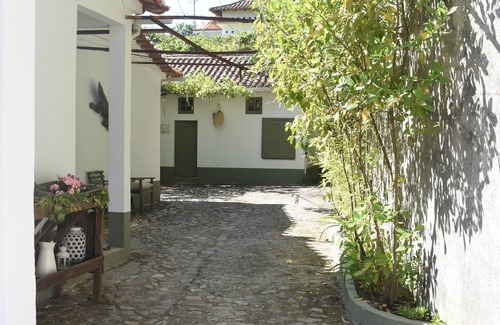 Sao Martinho da Cortica House | VUMBA - House of the Lizard