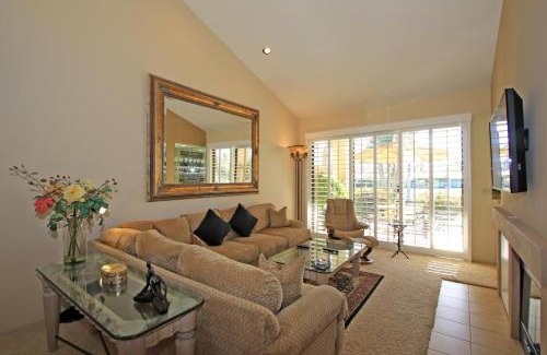 Palm Desert House | VY559 - Violet Circle