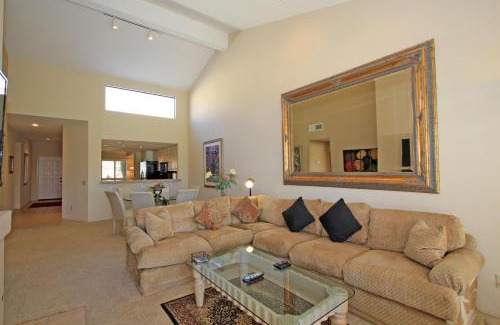 Palm Desert House | VY559 - Violet Circle