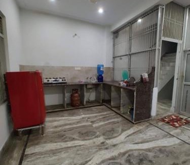 Mathura House | Vyas Homestay- upto 10 guests