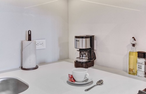 San Patricio Apartment | w* | Chic Loft w/Balcony in Santa Bárbara