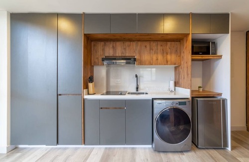 Suba Apartment | w Classy Loft in Pasadena