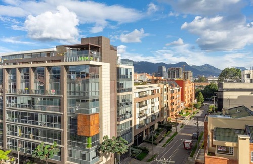 Suba Apartment | w Classy Loft in Pasadena