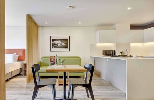 San Patricio Apartment | w* | Elegant Loft w/Balcony in Santa Bárbara