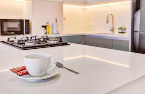 San Patricio Apartment | w* | Elegant Loft w/Balcony in Santa Bárbara