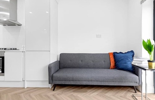 Hobbayne Apartment | W London luxury elizabeth line