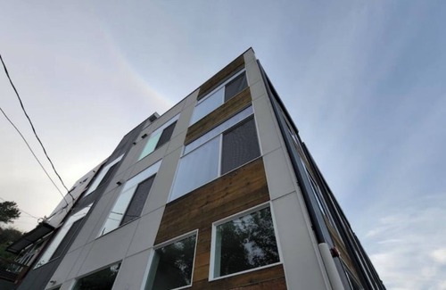 North Admiral House | W Seattle Modern Studio-Transit,AC,Close 2 Bridge!
