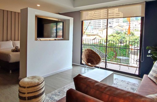 Centro International Apartment | w*| Sophisticated 1BR in Luxury Building