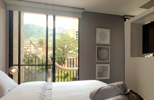 Centro International Apartment | w*| Sophisticated 1BR in Luxury Building