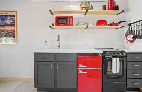 Rapid City Apartment | W St. Louis · Guest Suite-Hot Tub-Close to Town