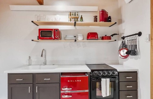Rapid City Apartment | W St. Louis · Guest Suite-Hot Tub-Close to Town