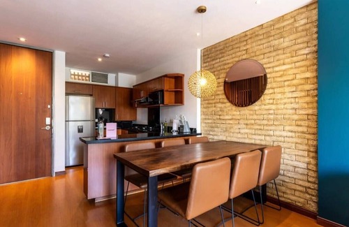 La Gran Via Apartment | w* | Vibrant Duplex in Chico