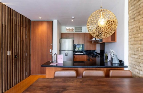 La Gran Via Apartment | w* | Vibrant Duplex in Chico