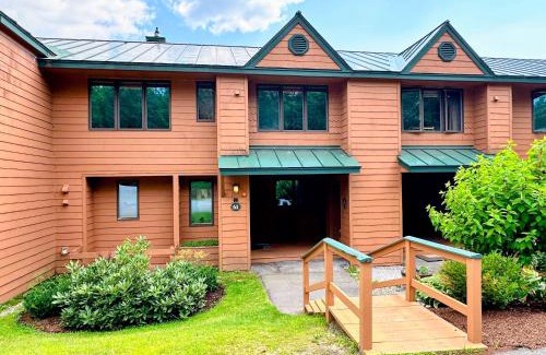 Bretton Woods Villa | W7 Fully Renovated Townhouse in Bretton Woods with fantastic ski slope views fast WiFi