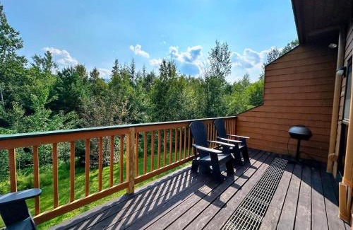 Bretton Woods Villa | W7 Fully Renovated Townhouse in Bretton Woods with fantastic ski slope views fast WiFi