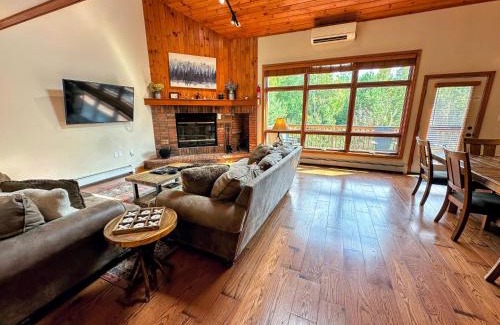 Bretton Woods Villa | W7 Fully Renovated Townhouse in Bretton Woods with fantastic ski slope views fast WiFi