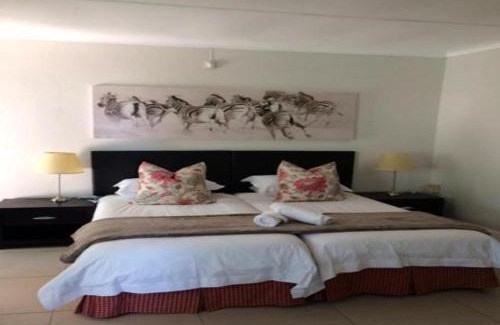 Beaufort West Cabin | Wagon Wheel Country Lodge